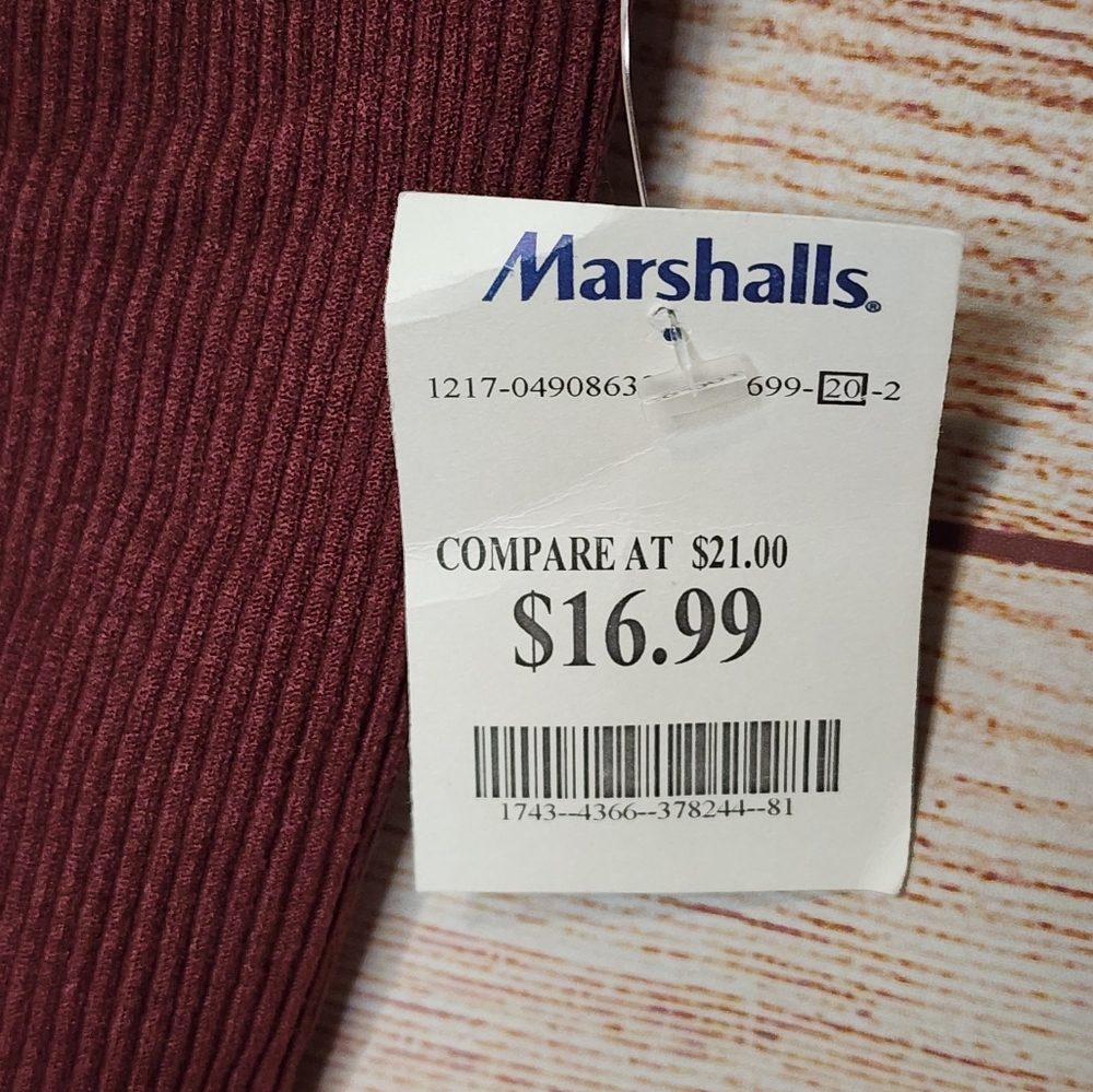 Cropped Tank Top - Picture 2 of 8